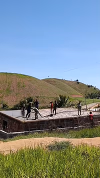 Nenhuma grande obra fica de pé sem uma base sólida. E a minha base em 2025 foram vocês. 🏗️❤️ Ver esse concreto tomando… — Moté Construções (31/12/2025)